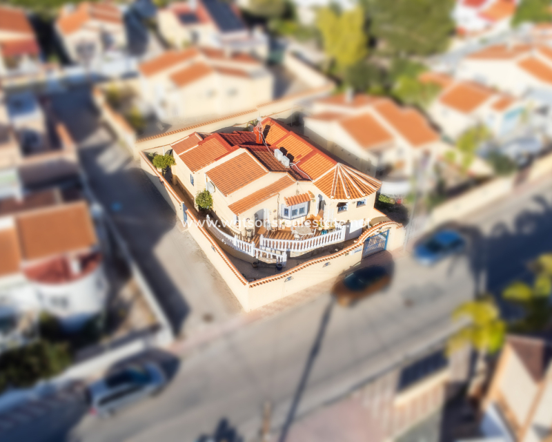 Resale - Freistendhe Villa - Urb. La Marina