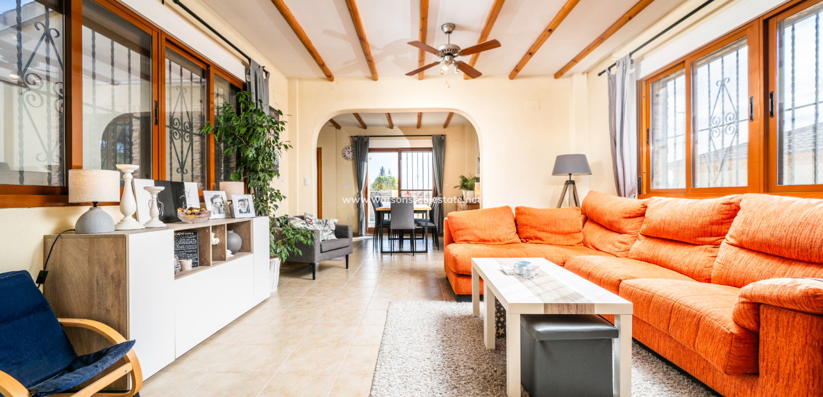 Resale - Freistendhe Villa - Urb. La Marina