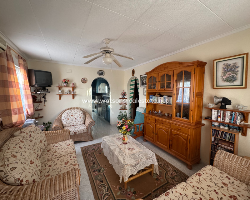 Resale - Freistendhe Villa - Urb. La Marina
