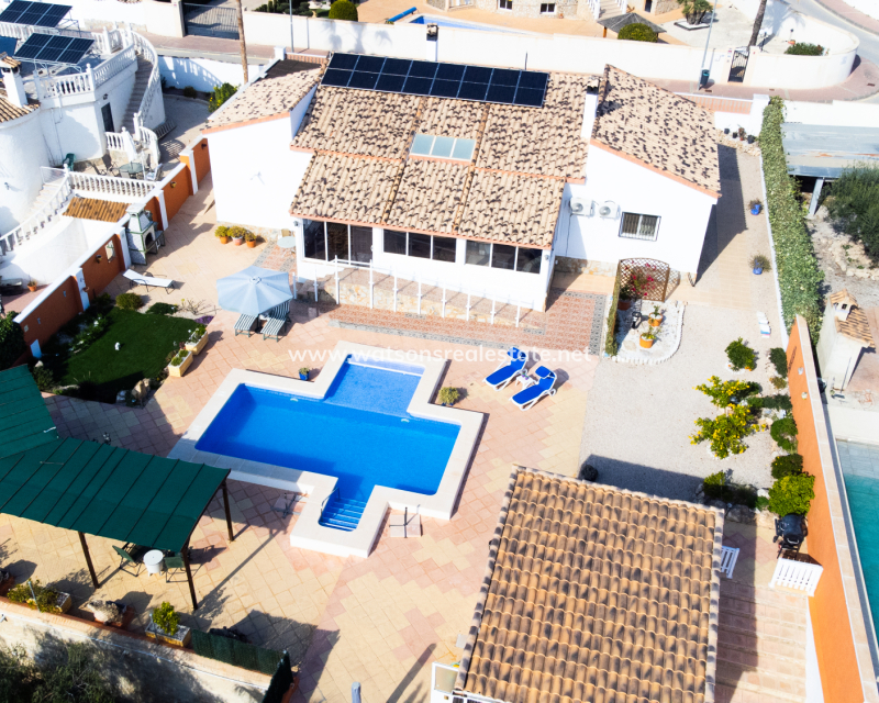 Resale - Freistendhe Villa - Urb. La Marina