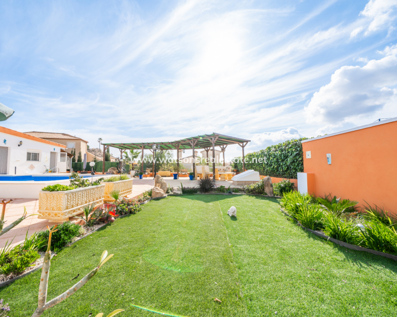 Resale - Freistendhe Villa - Urb. La Marina