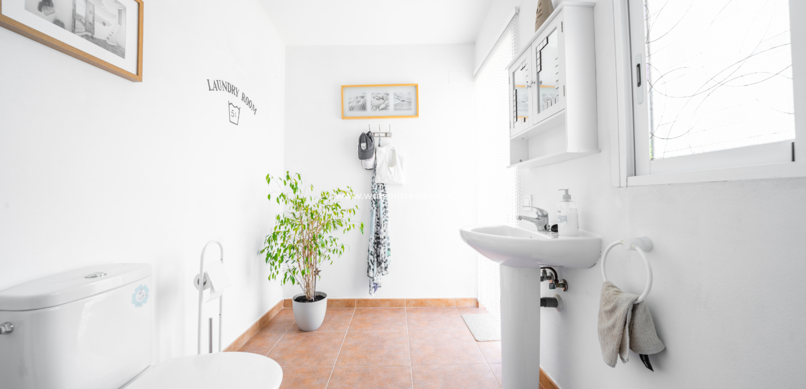 Resale - Freistendhe Villa - Urb. La Marina