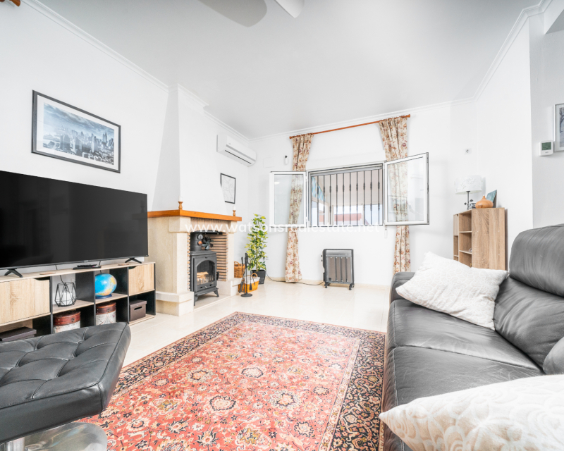Resale - Freistendhe Villa - Urb. La Marina