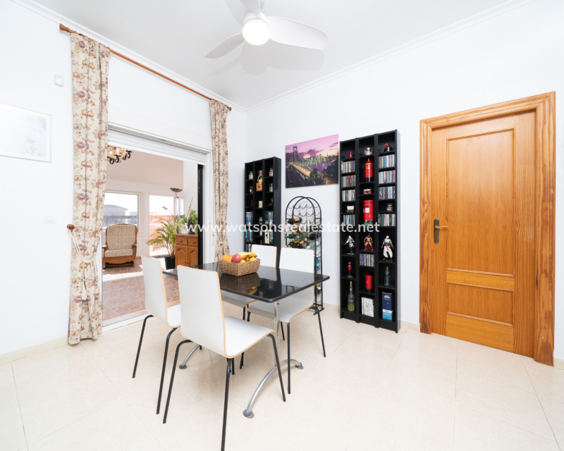 Resale - Freistendhe Villa - Urb. La Marina