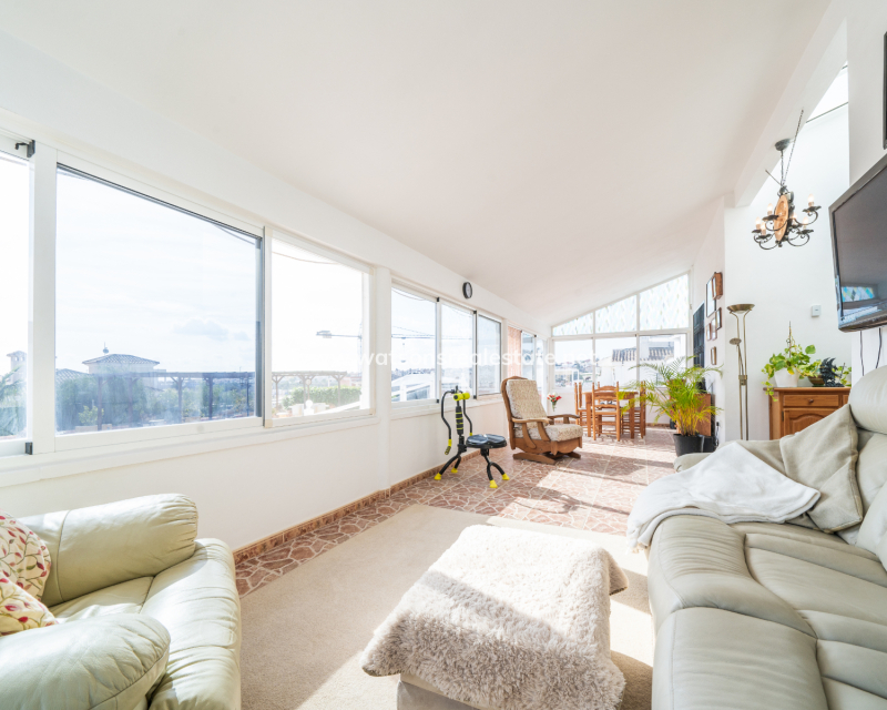 Resale - Freistendhe Villa - Urb. La Marina