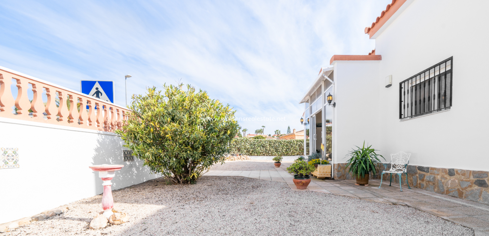 Resale - Freistendhe Villa - Urb. La Marina
