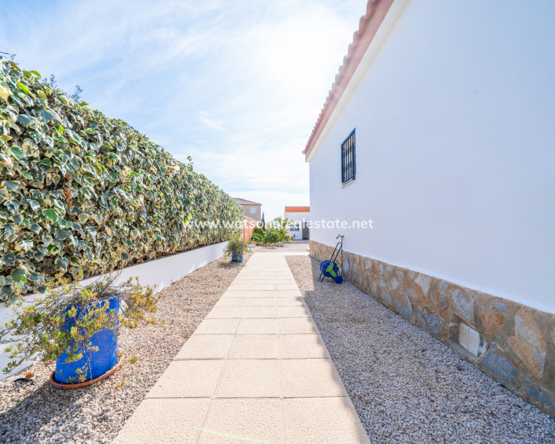 Resale - Freistendhe Villa - Urb. La Marina