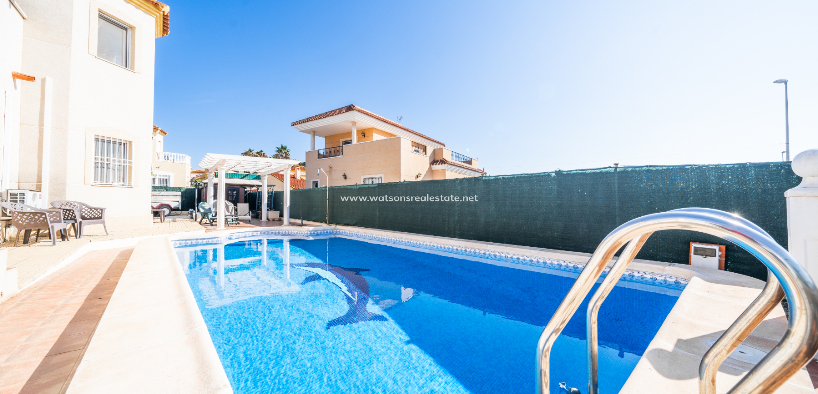 Resale - Freistendhe Villa - Urb. La Marina