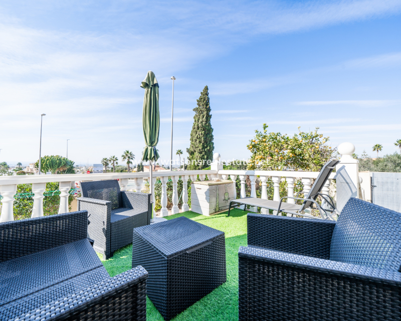 Resale - Freistendhe Villa - Urb. La Marina