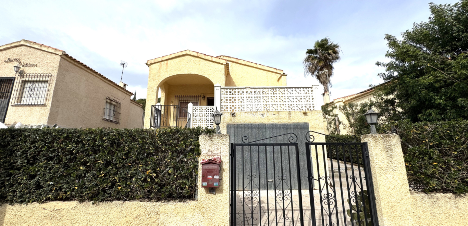 Resale - Freistendhe Villa - Urb. La Marina