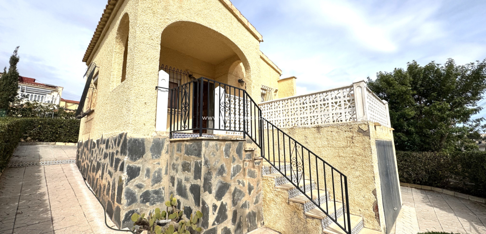 Resale - Freistendhe Villa - Urb. La Marina