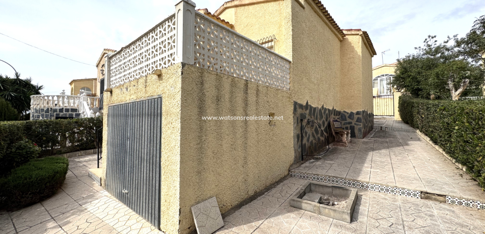 Resale - Freistendhe Villa - Urb. La Marina