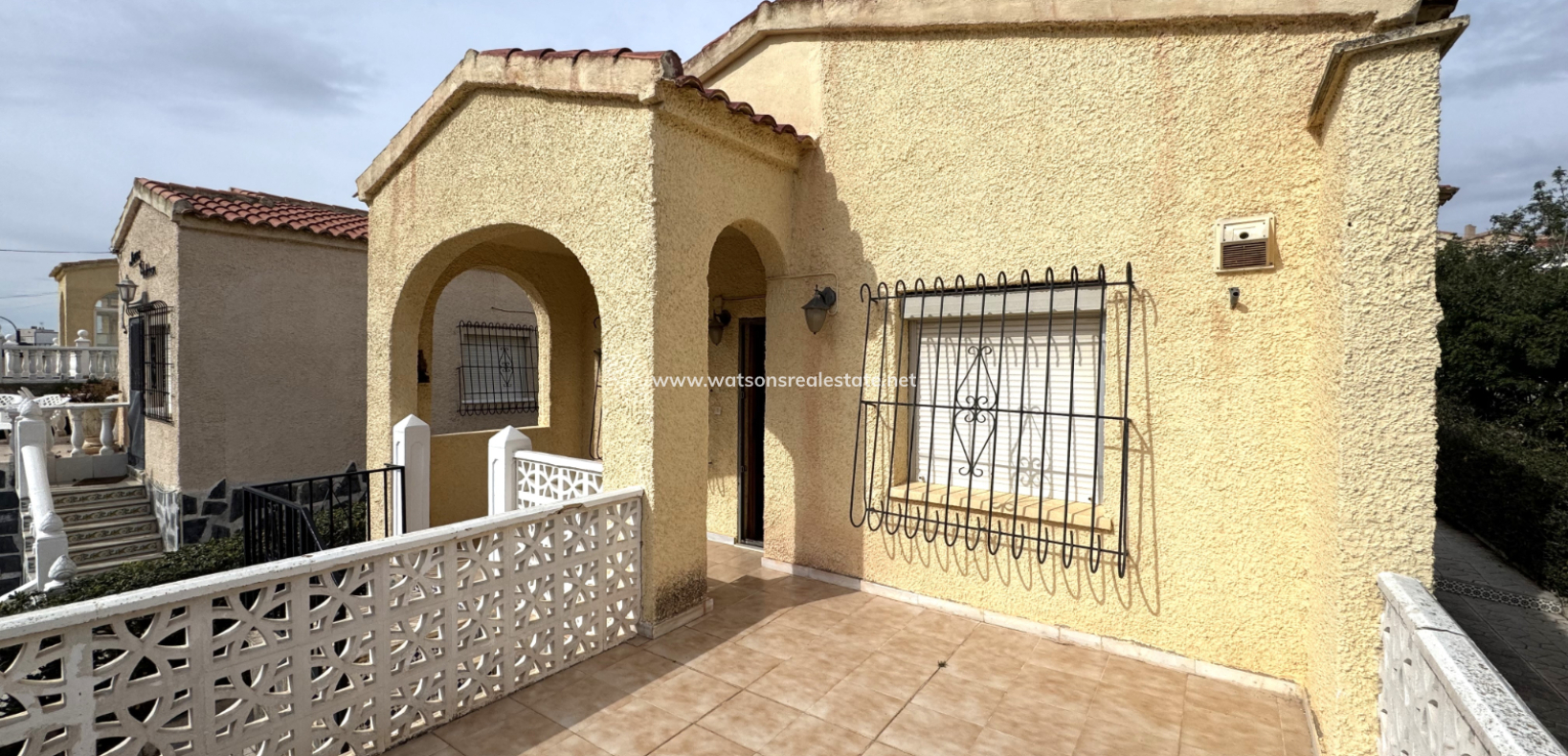 Resale - Freistendhe Villa - Urb. La Marina
