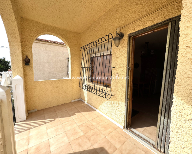 Resale - Freistendhe Villa - Urb. La Marina