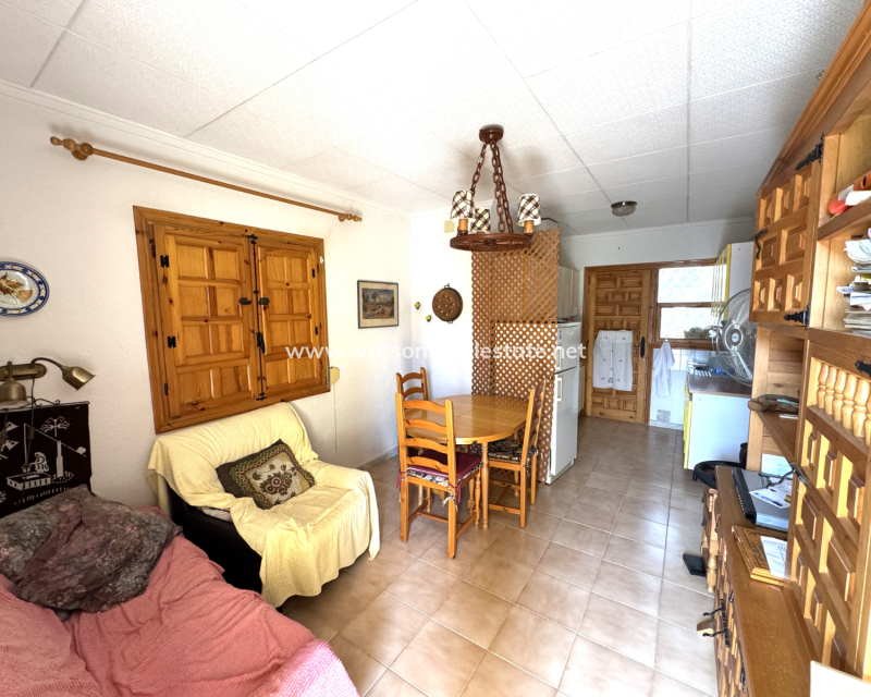 Resale - Freistendhe Villa - Urb. La Marina