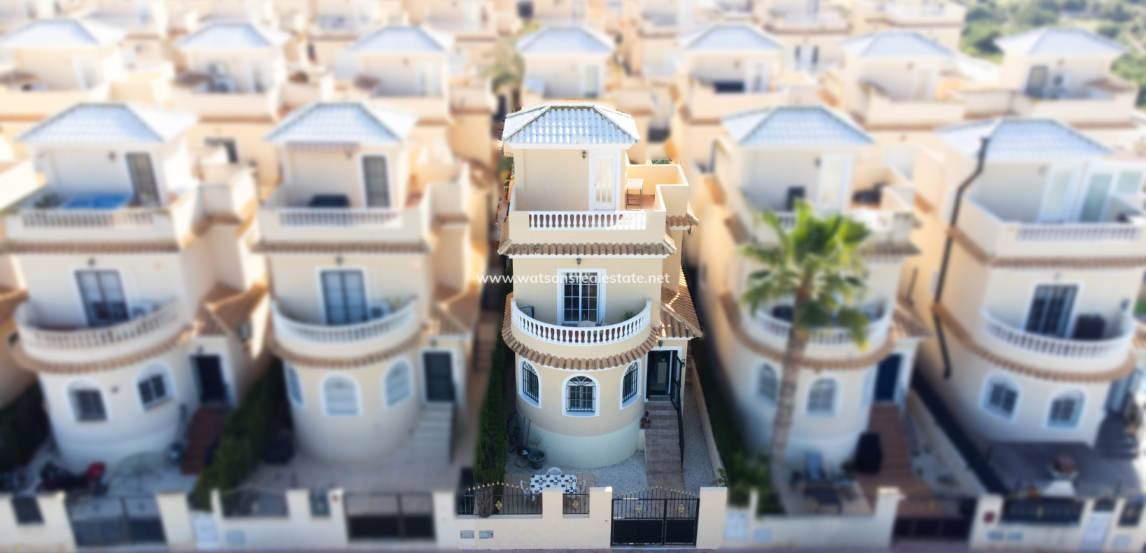 Resale - Freistendhe Villa - Urb. La Marina