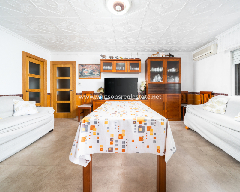 Resale - Freistendhe Villa - Urb. La Marina