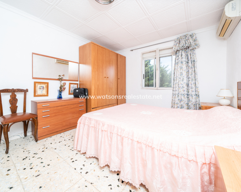 Resale - Freistendhe Villa - Urb. La Marina
