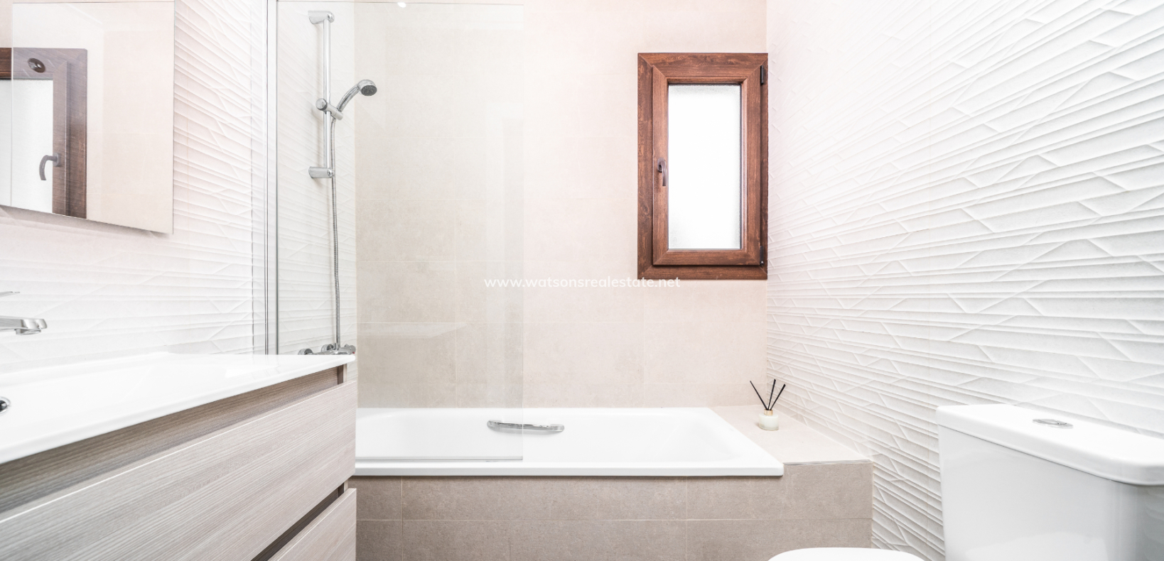 Resale - Freistendhe Villa - Urb. La Marina