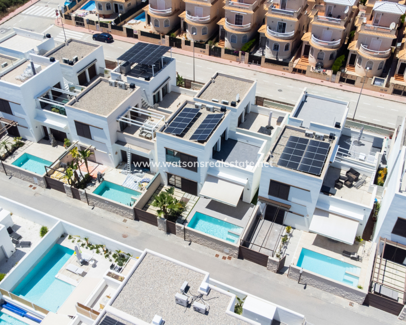 Resale - Freistendhe Villa - Urb. La Marina