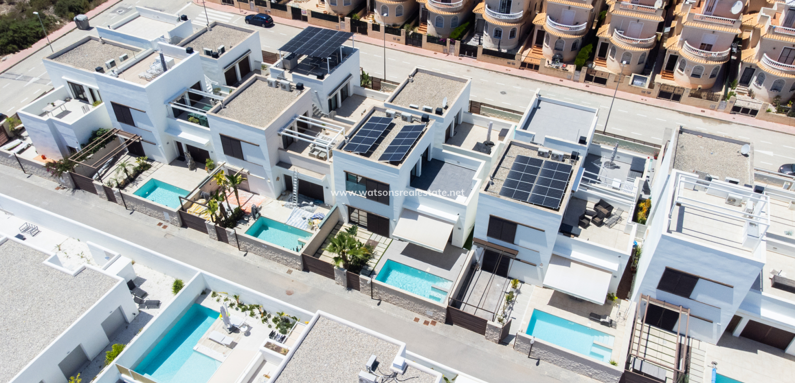 Resale - Freistendhe Villa - Urb. La Marina