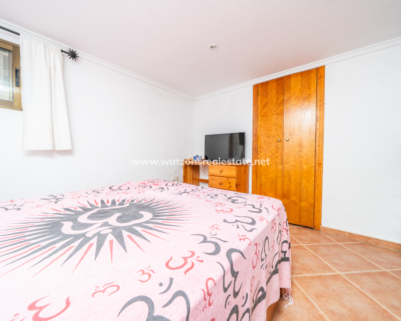 Resale - Freistendhe Villa - Urb. La Marina