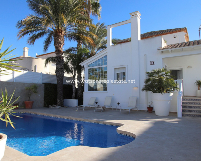 Resale - Freistendhe Villa - Urb. La Marina