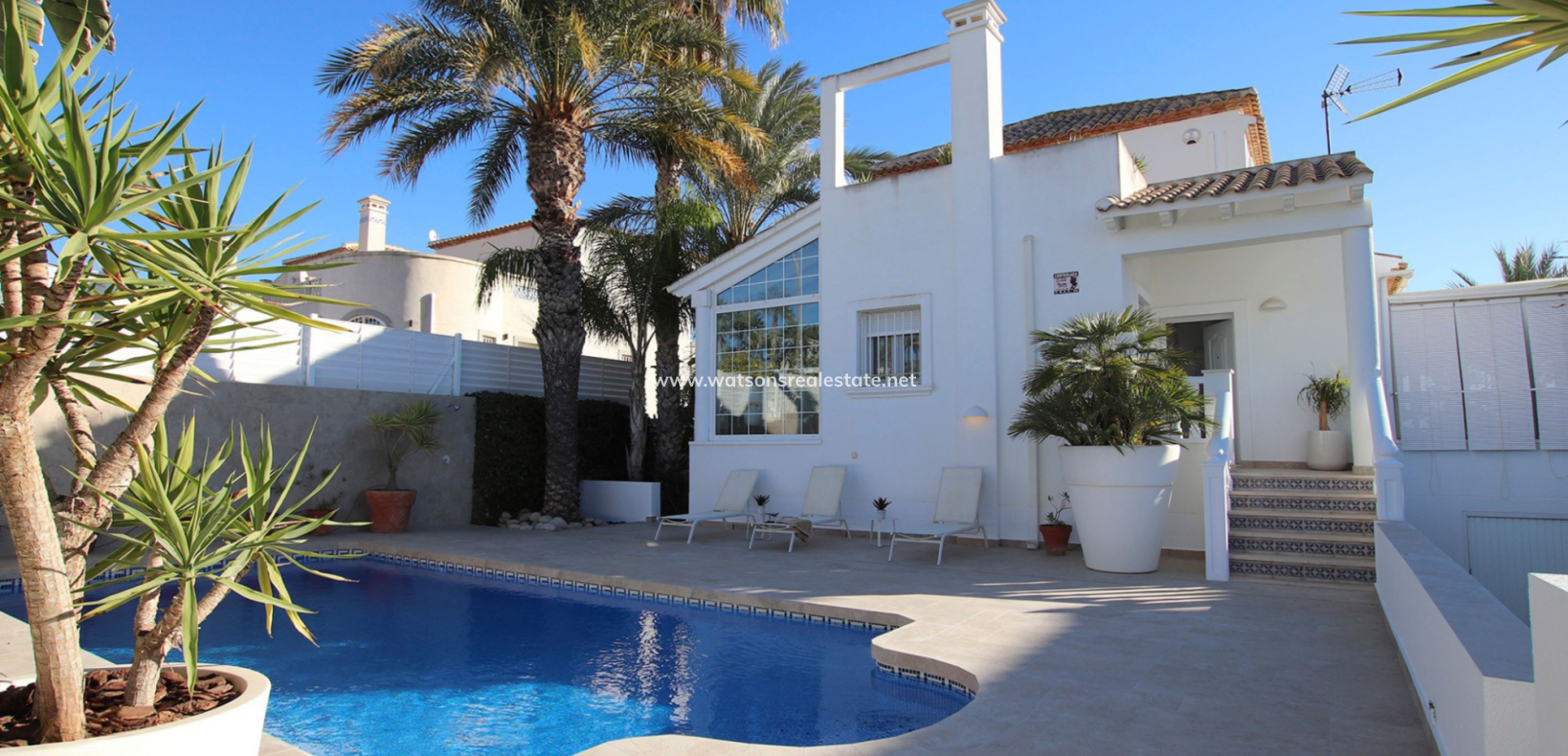 Resale - Freistendhe Villa - Urb. La Marina