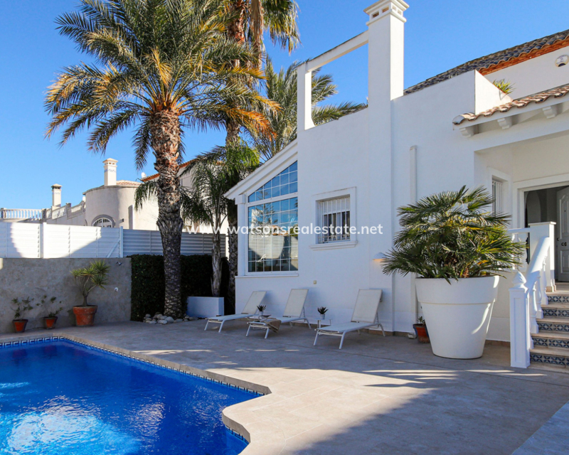 Resale - Freistendhe Villa - Urb. La Marina