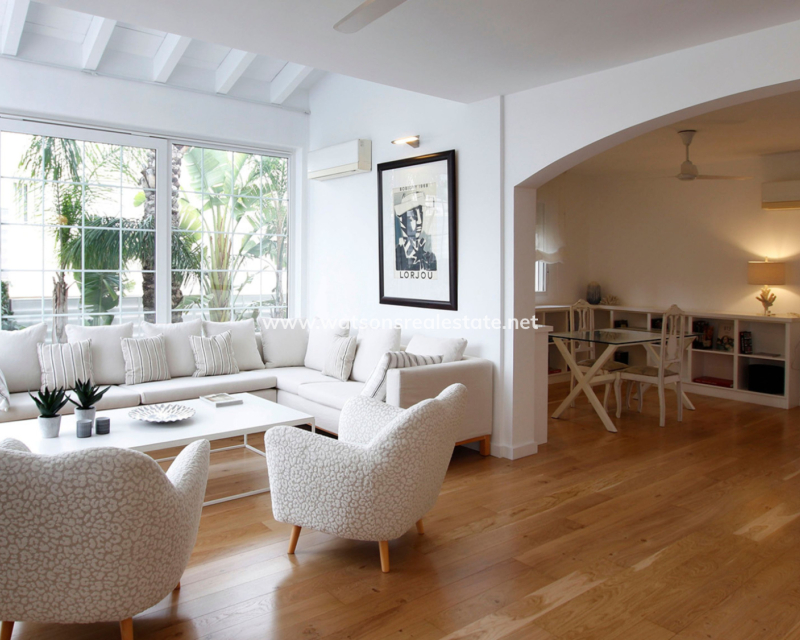 Resale - Freistendhe Villa - Urb. La Marina
