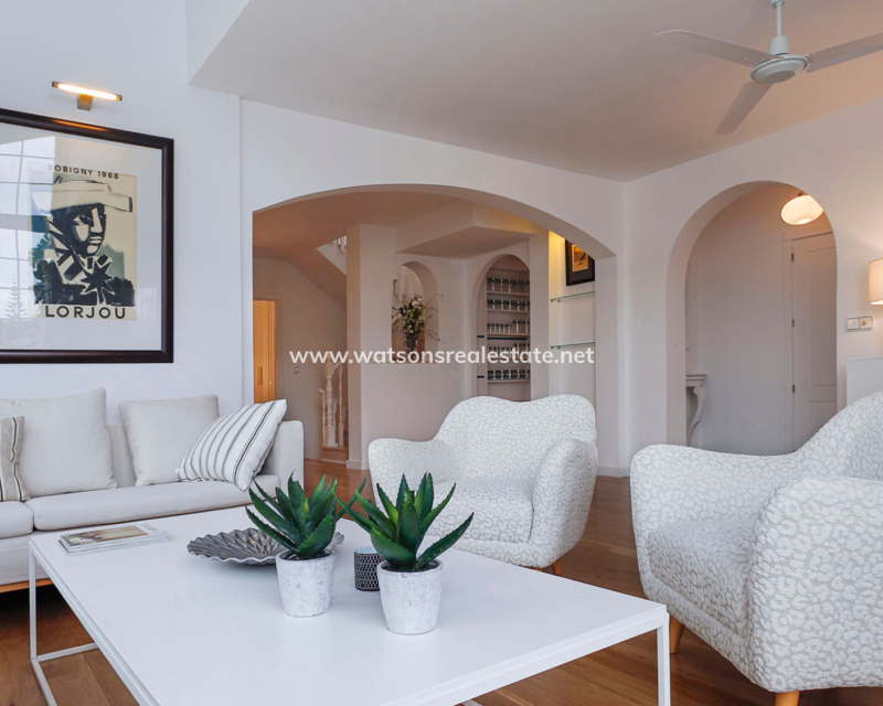 Resale - Freistendhe Villa - Urb. La Marina