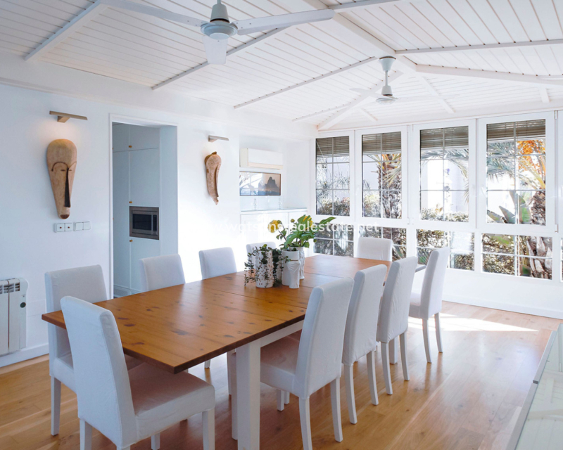 Resale - Freistendhe Villa - Urb. La Marina