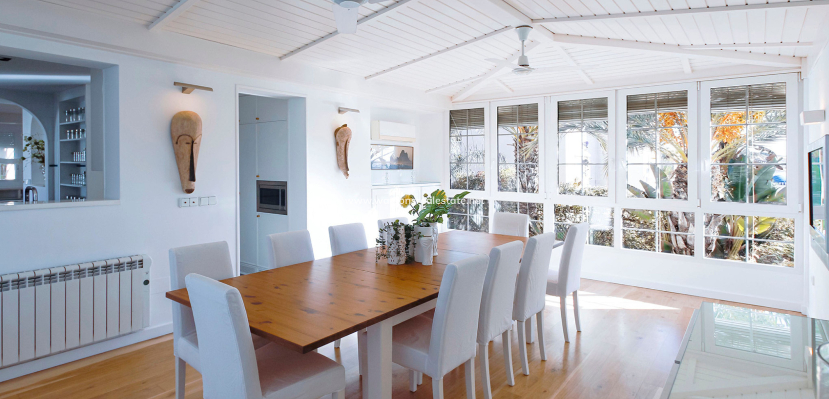 Resale - Freistendhe Villa - Urb. La Marina