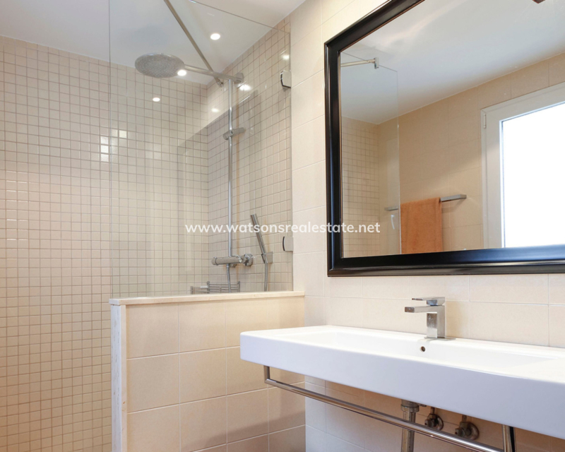 Resale - Freistendhe Villa - Urb. La Marina
