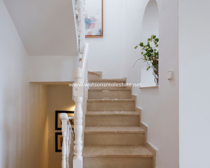 Resale - Freistendhe Villa - Urb. La Marina