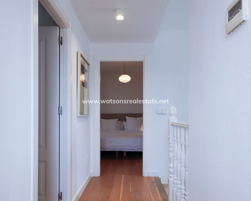 Resale - Freistendhe Villa - Urb. La Marina