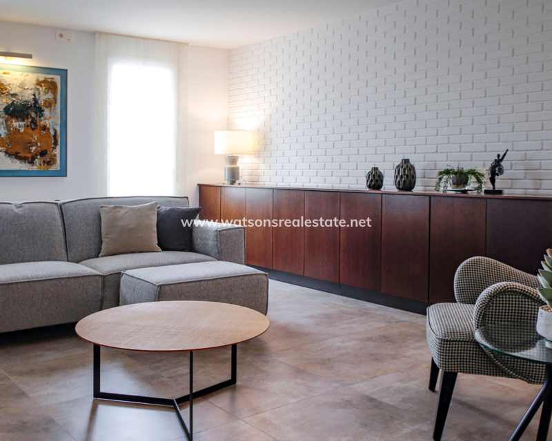 Resale - Freistendhe Villa - Urb. La Marina