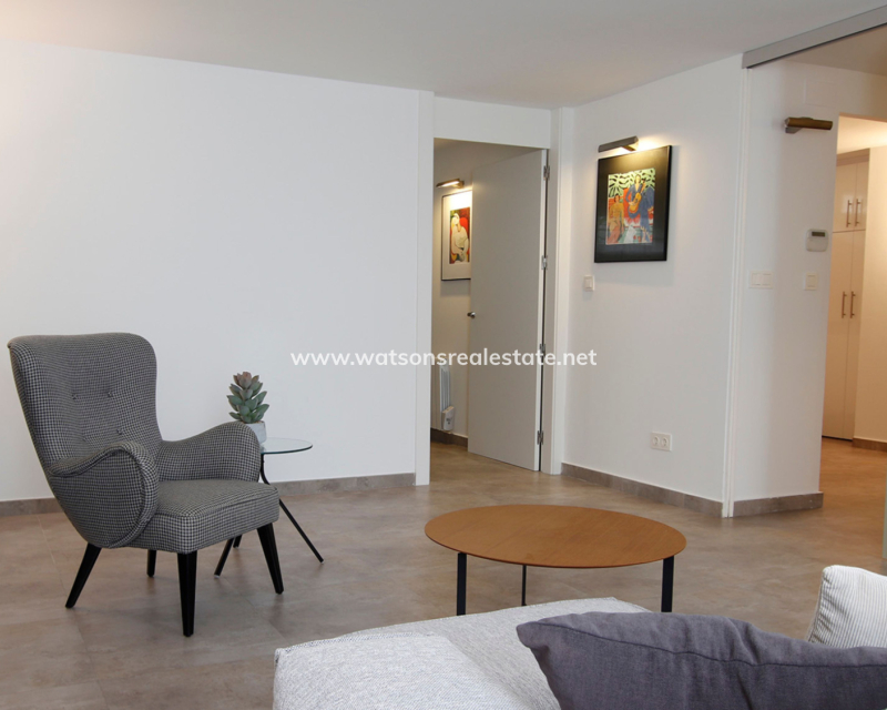 Resale - Freistendhe Villa - Urb. La Marina