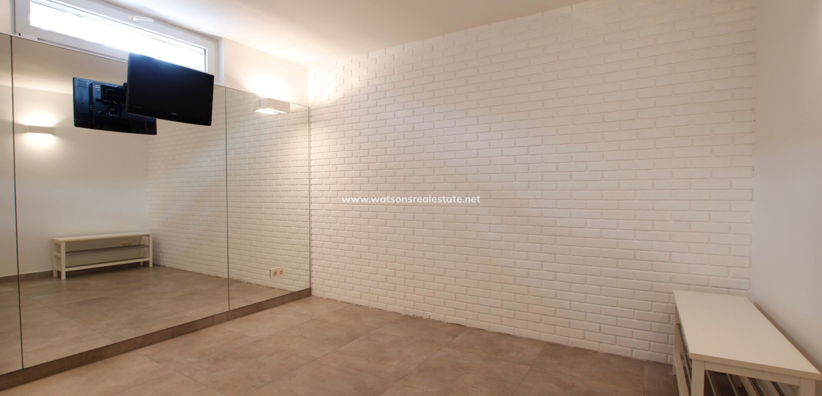 Resale - Freistendhe Villa - Urb. La Marina