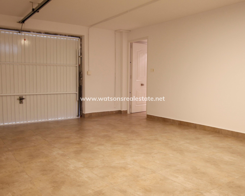 Resale - Freistendhe Villa - Urb. La Marina