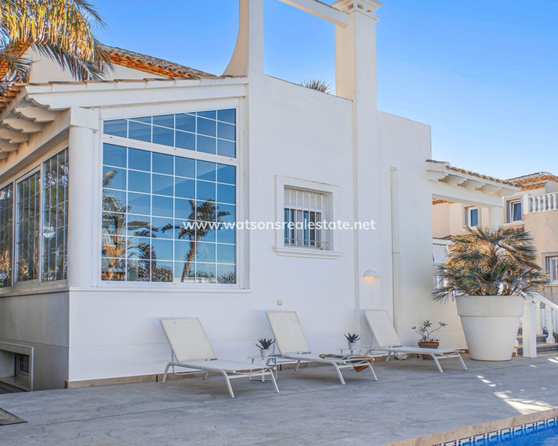 Resale - Freistendhe Villa - Urb. La Marina