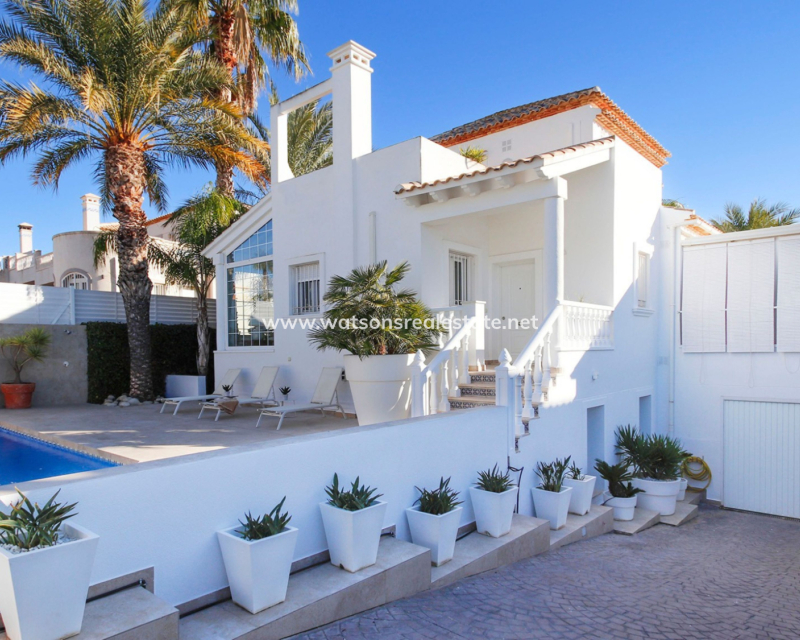 Resale - Freistendhe Villa - Urb. La Marina