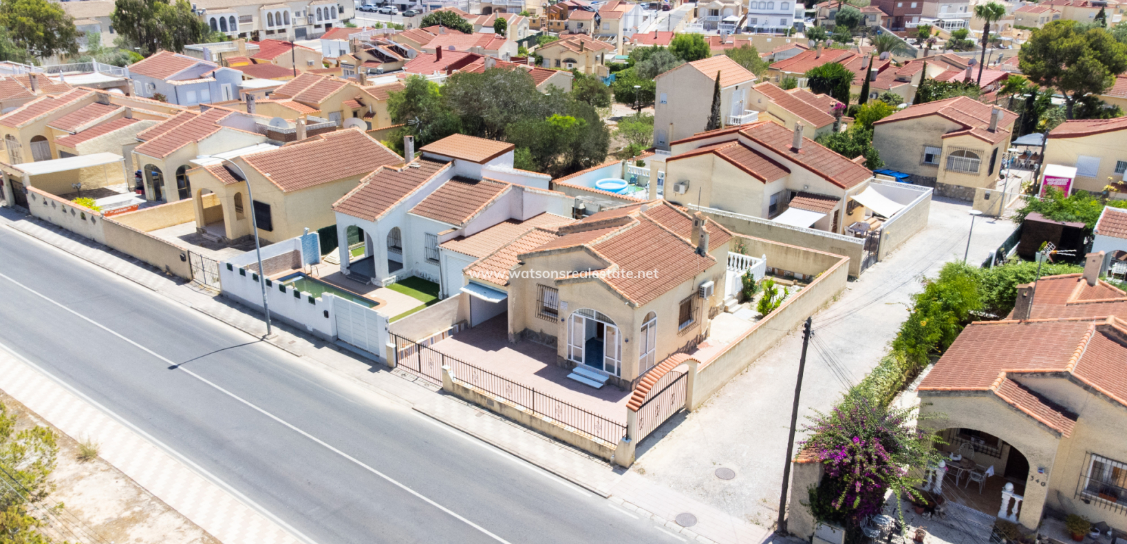 Resale - Freistendhe Villa - Urb. La Marina
