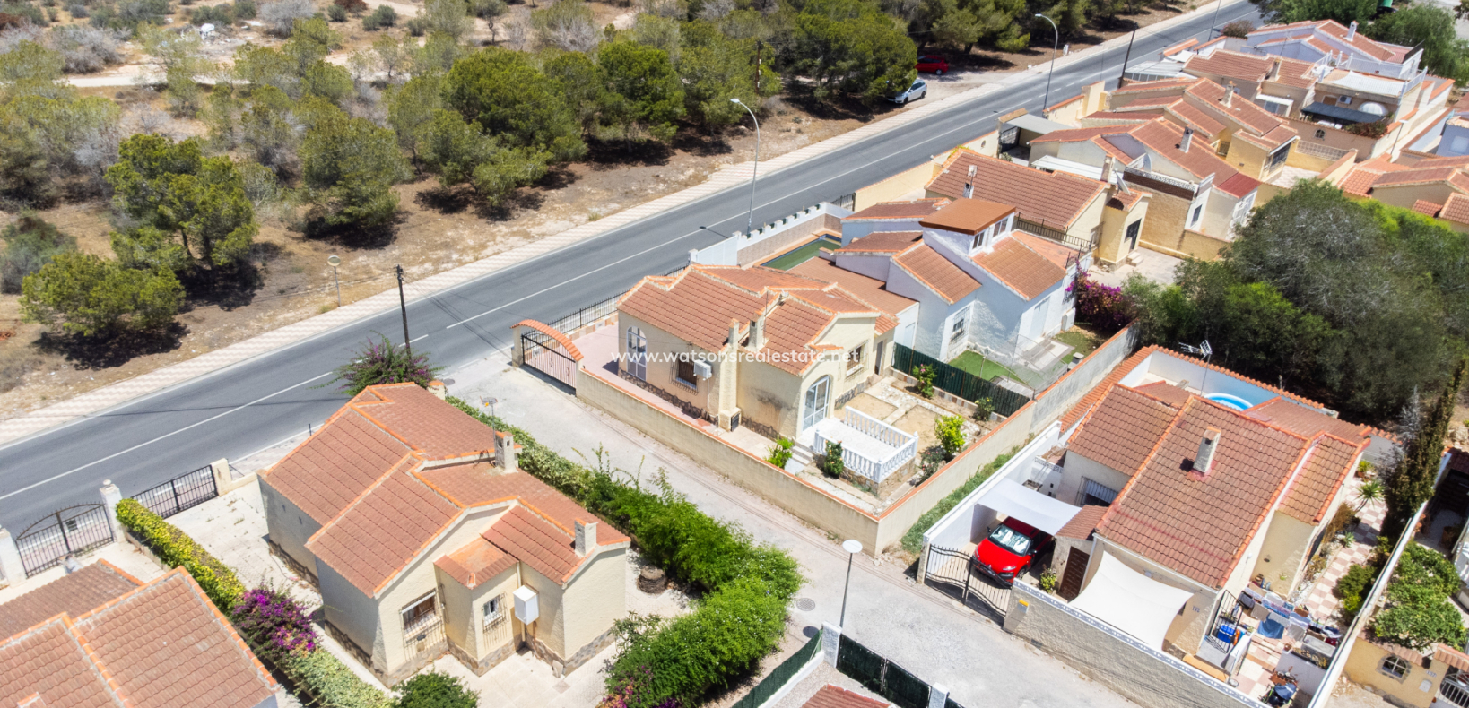 Resale - Freistendhe Villa - Urb. La Marina