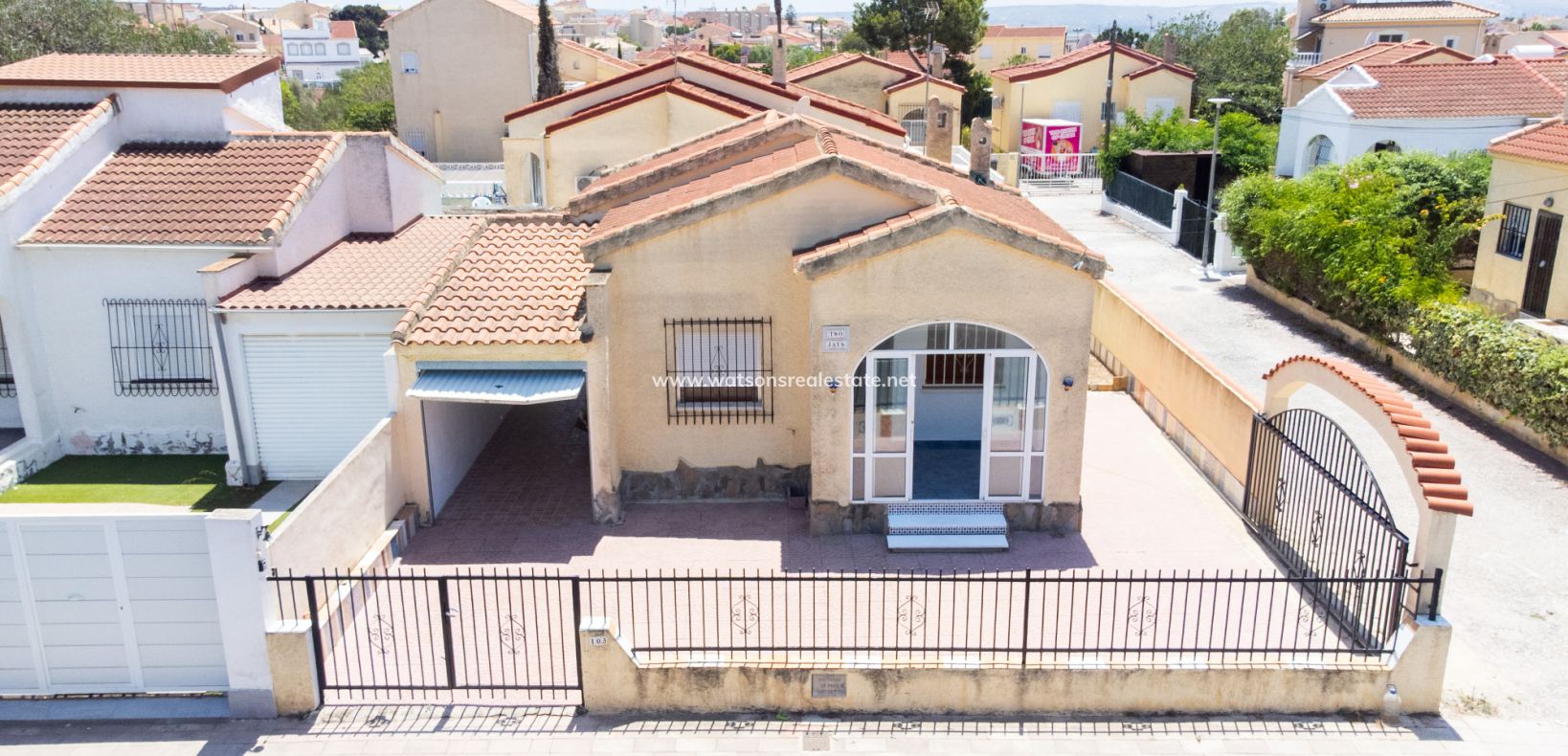 Resale - Freistendhe Villa - Urb. La Marina