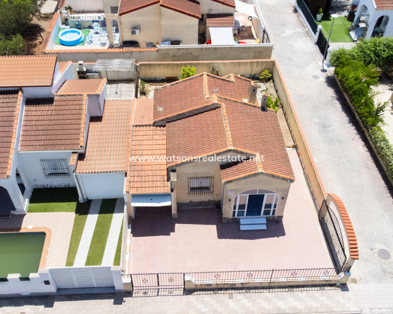 Resale - Freistendhe Villa - Urb. La Marina