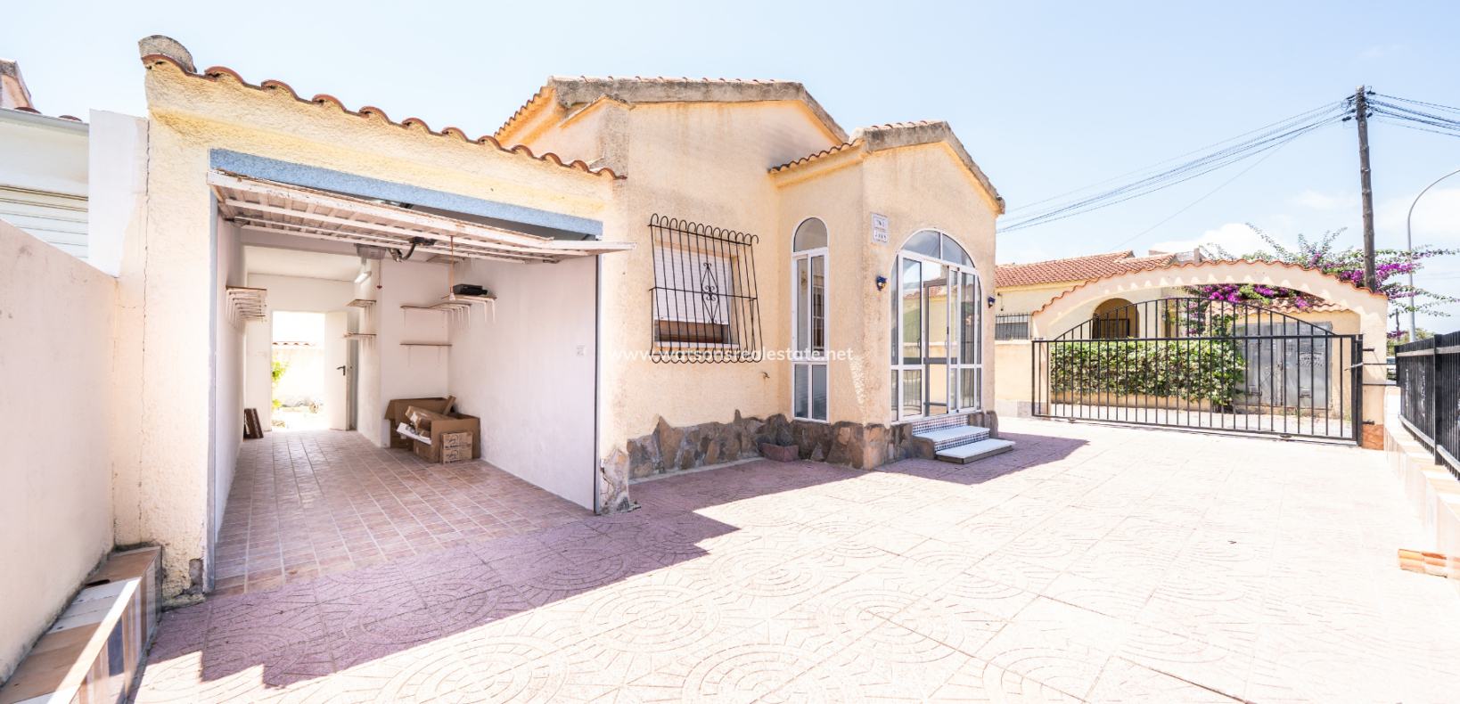 Resale - Freistendhe Villa - Urb. La Marina