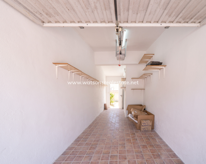Resale - Freistendhe Villa - Urb. La Marina