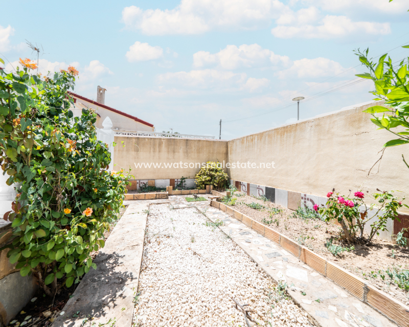 Resale - Freistendhe Villa - Urb. La Marina