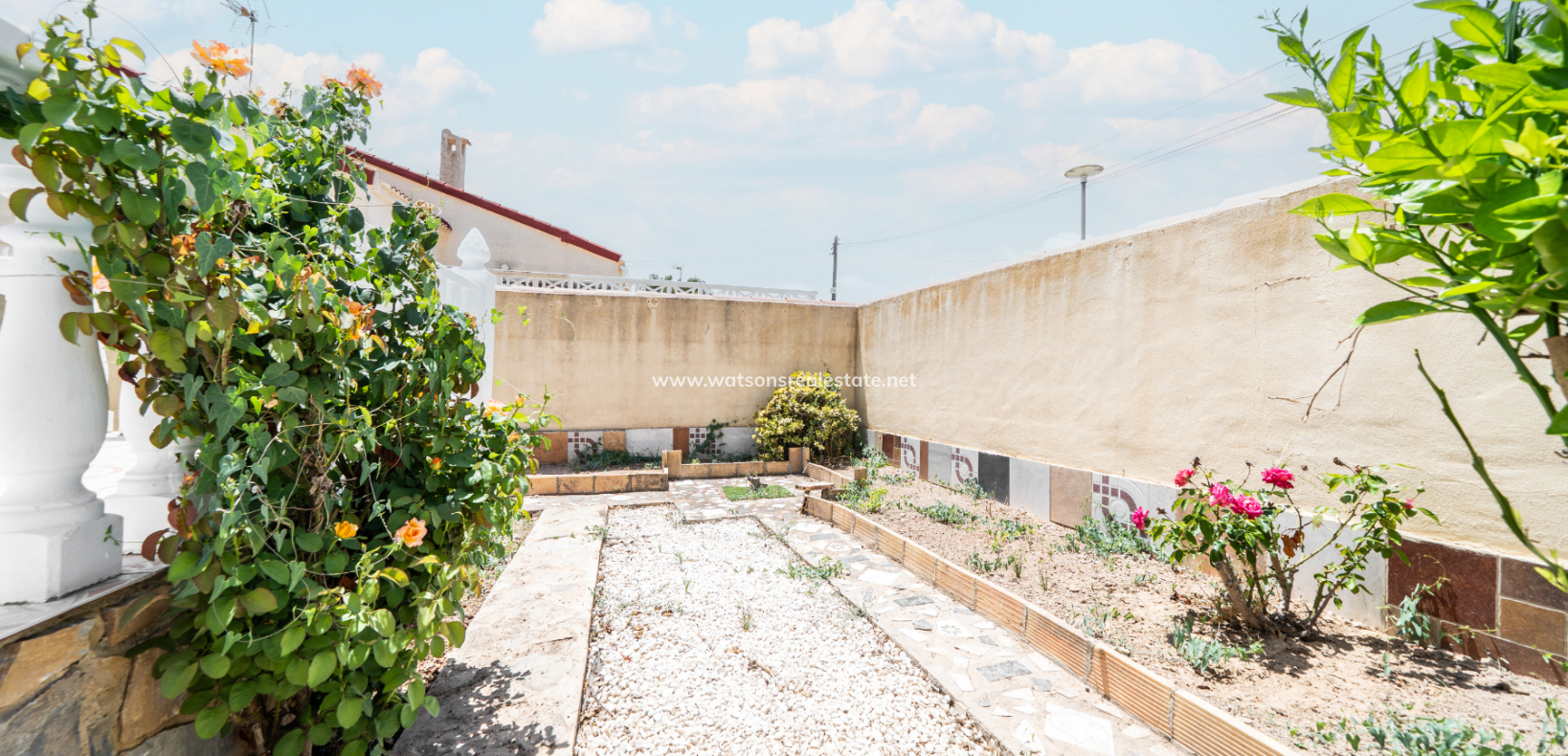 Resale - Freistendhe Villa - Urb. La Marina